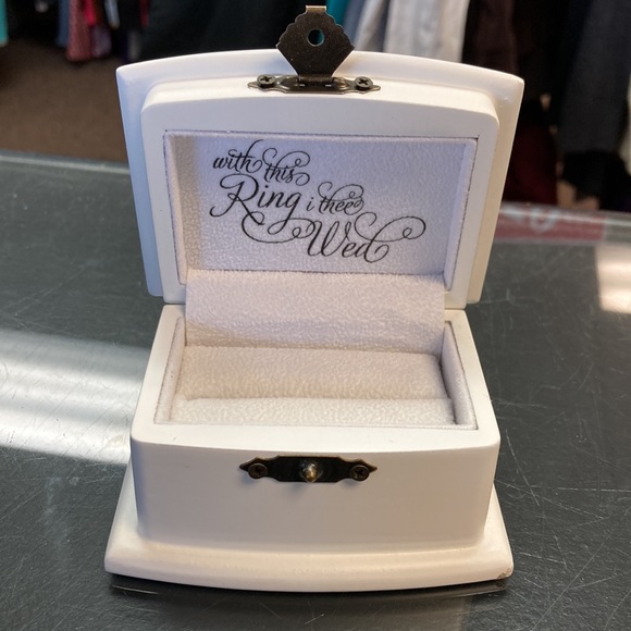 The Rings Wedding Rings box - Picture 3 of 6